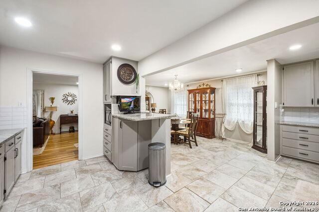 Listing photo id 9 for 1035 Shook  