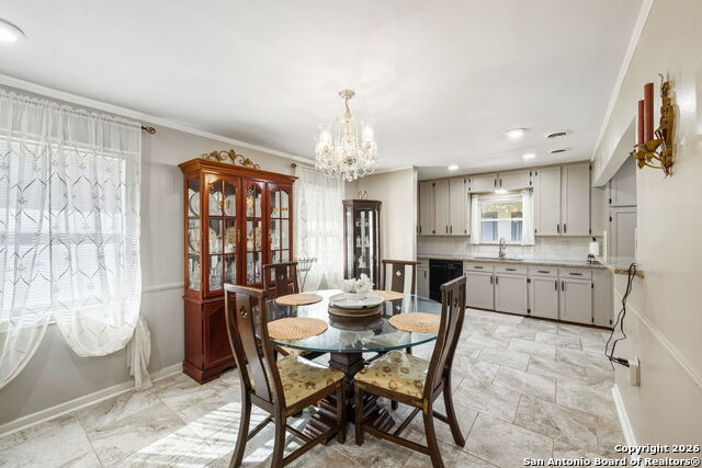 Listing photo id 10 for 1035 Shook  