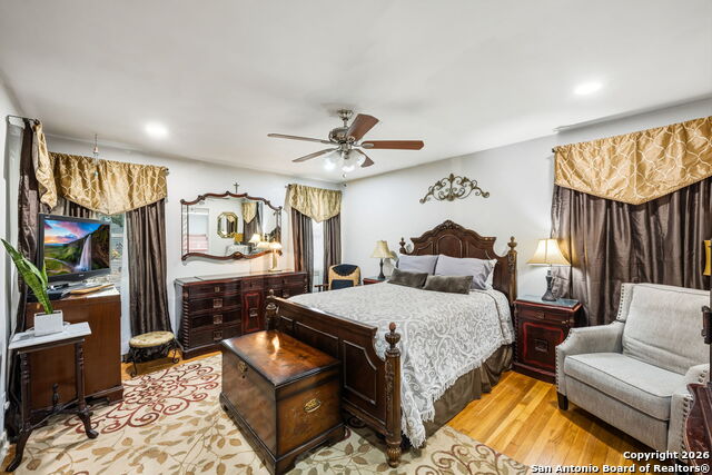 Listing photo id 11 for 1035 Shook  