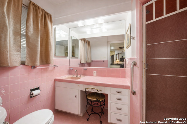 Listing photo id 12 for 1035 Shook  