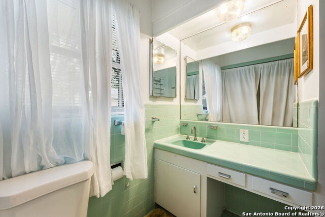 Listing photo id 14 for 1035 Shook  