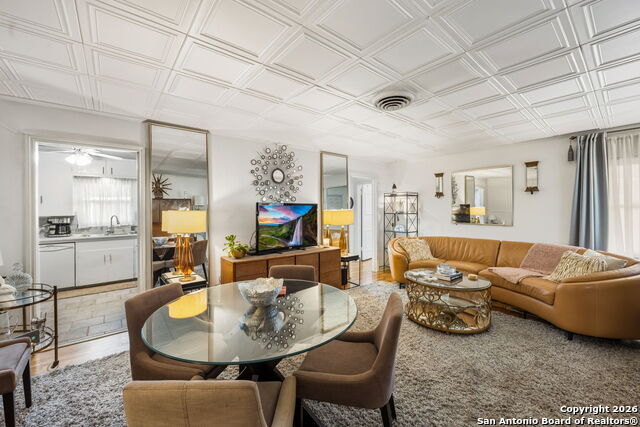 Listing photo id 17 for 1035 Shook  