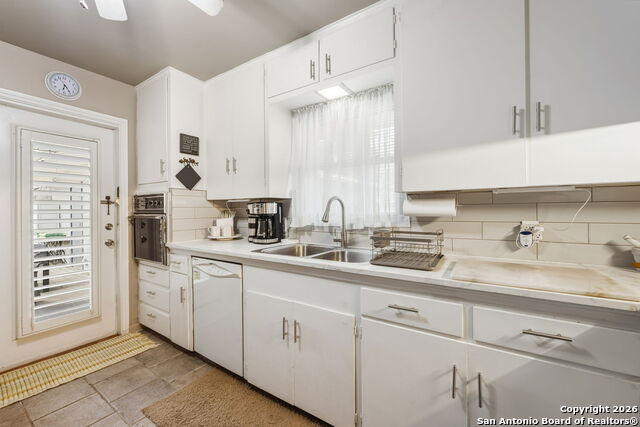 Listing photo id 20 for 1035 Shook  