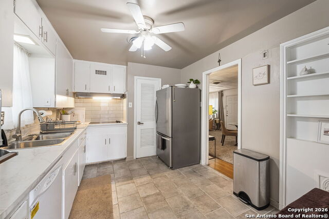 Listing photo id 21 for 1035 Shook  