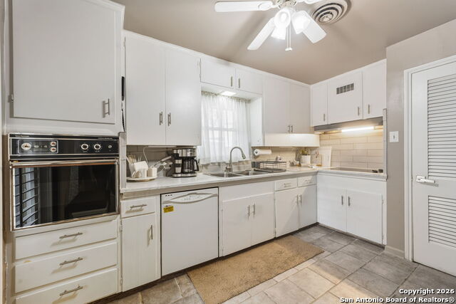 Listing photo id 22 for 1035 Shook  