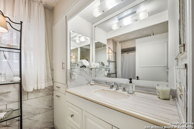 Listing photo id 24 for 1035 Shook  