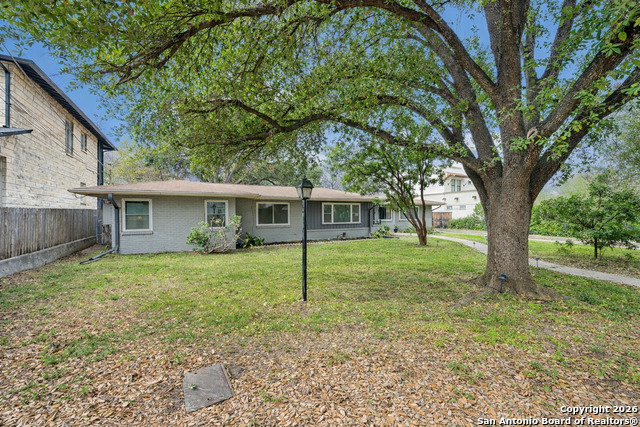 Listing photo id 1 for 1035 Shook  