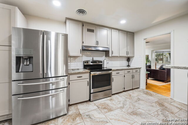 Listing photo id 7 for 1035 Shook  