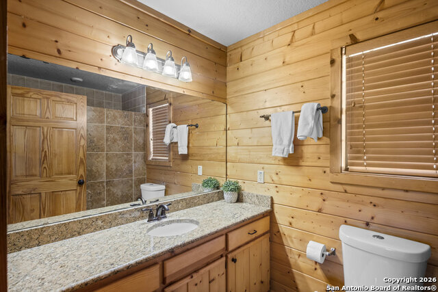 Listing photo id 17 for 360 Bluebonnet