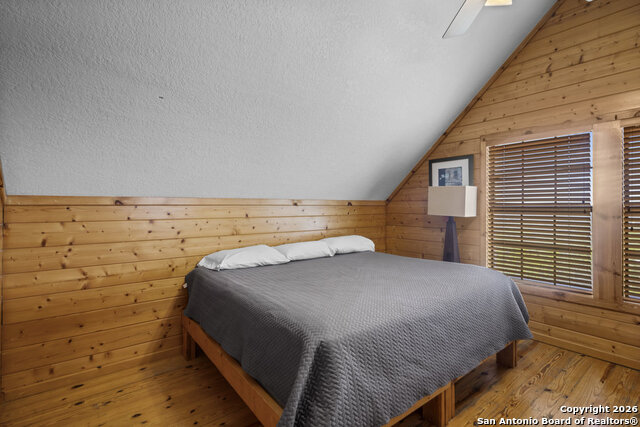 Listing photo id 23 for 360 Bluebonnet