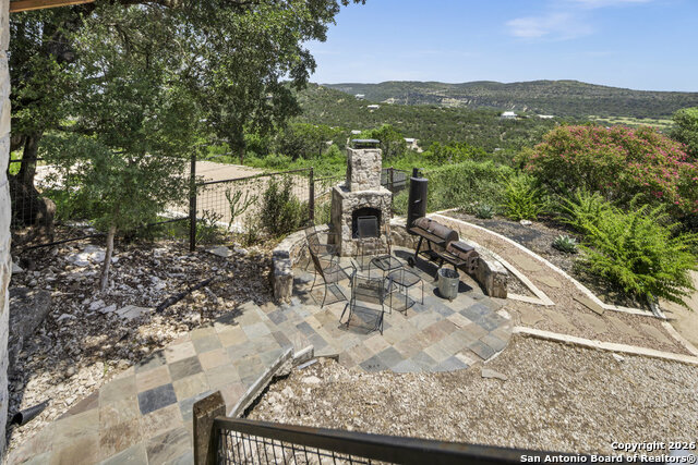 Listing photo id 28 for 360 Bluebonnet