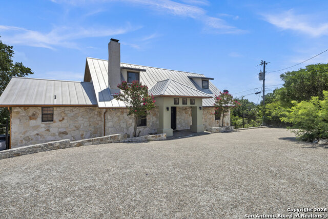 Listing photo id 36 for 360 Bluebonnet