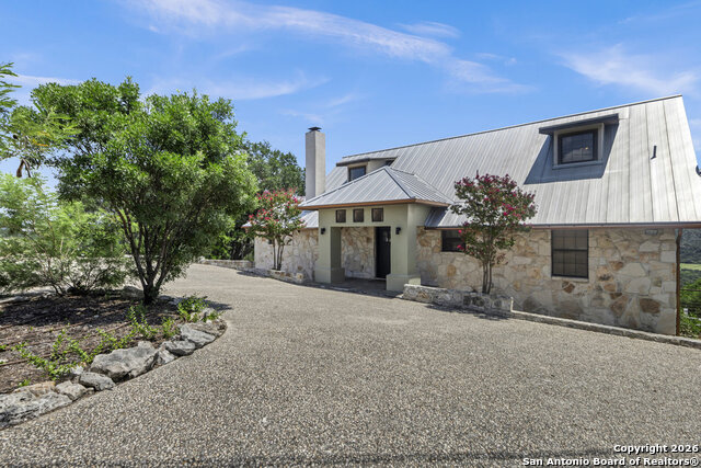 Listing photo id 2 for 360 Bluebonnet