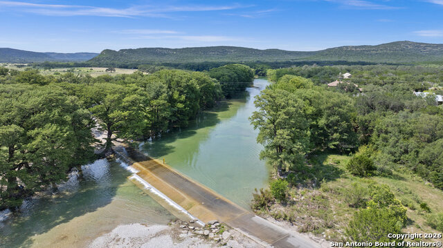 Listing photo id 39 for 360 Bluebonnet