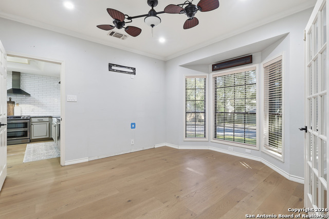 Listing photo id 4 for 8619 Seaton  