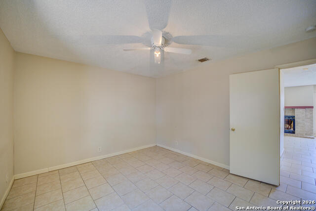 Image 5 of 15 For 7528 Windsor Oaks