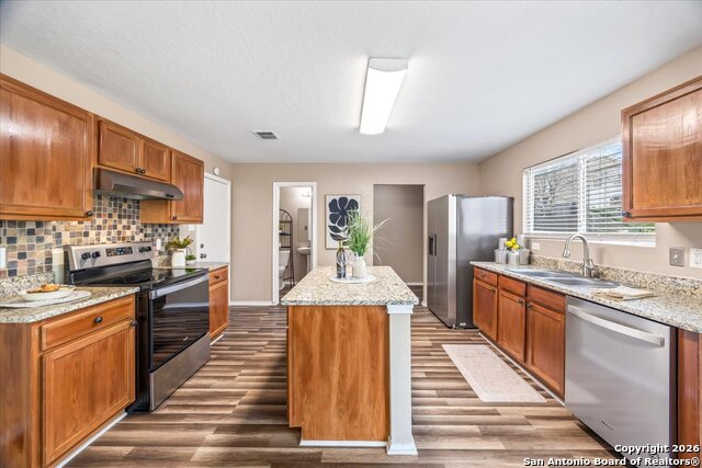 Listing photo id 8 for 9922 Amber Ledge