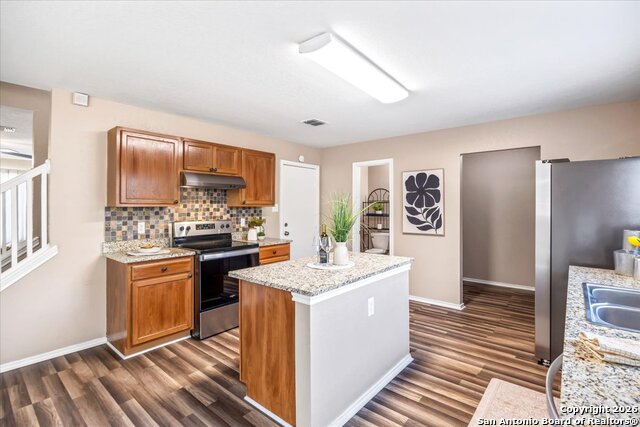 Listing photo id 9 for 9922 Amber Ledge