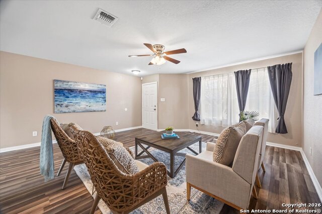 Listing photo id 13 for 9922 Amber Ledge