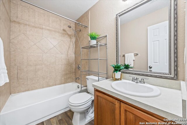 Listing photo id 23 for 9922 Amber Ledge