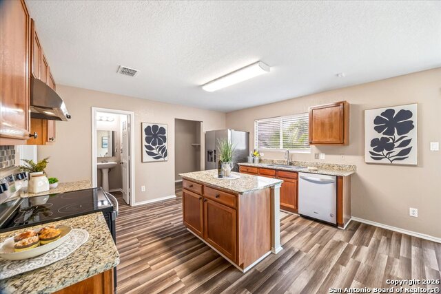 Listing photo id 1 for 9922 Amber Ledge