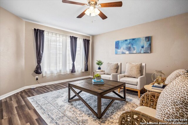 Listing photo id 2 for 9922 Amber Ledge