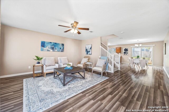 Listing photo id 4 for 9922 Amber Ledge