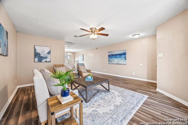 Listing photo id 5 for 9922 Amber Ledge