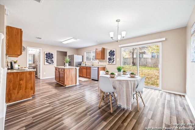 Listing photo id 6 for 9922 Amber Ledge