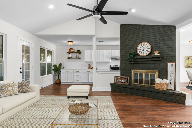 Image 4 of 22 For 14111 Exmoor St