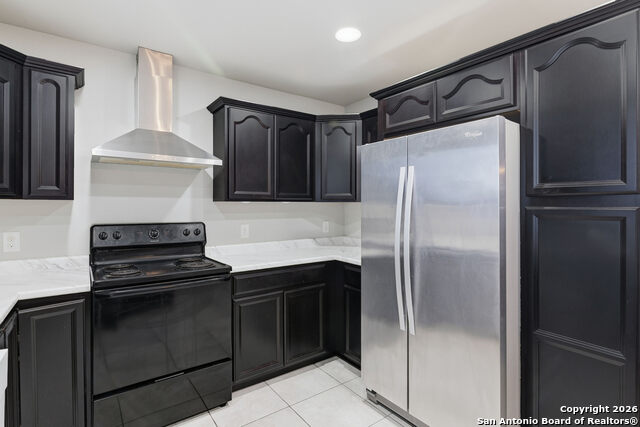 Image 10 of 31 For 572 Hillside