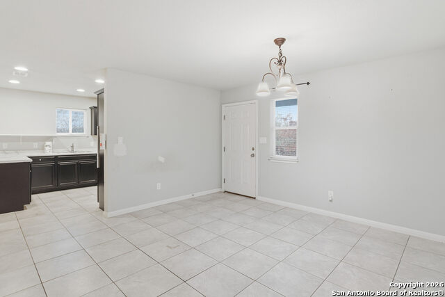 Image 4 of 31 For 572 Hillside