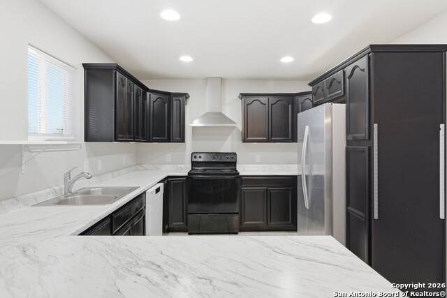 Image 8 of 31 For 572 Hillside