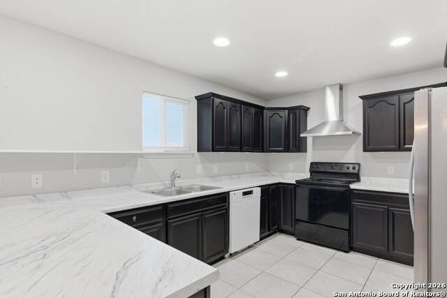 Image 9 of 31 For 572 Hillside