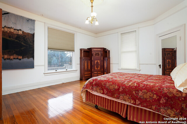 Image 23 of 49 For 501 French Pl W