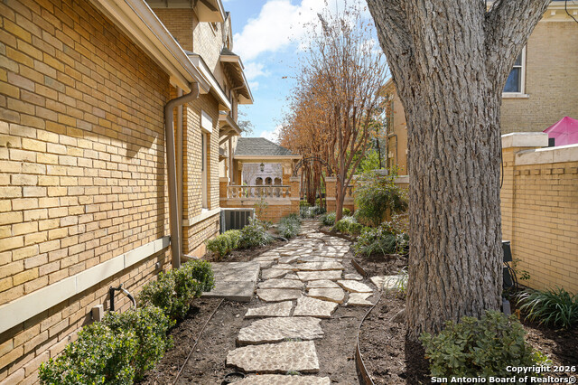 Image 47 of 49 For 501 French Pl W