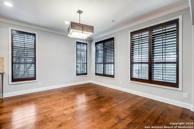 Image 19 of 44 For 127 Burr Rd  1