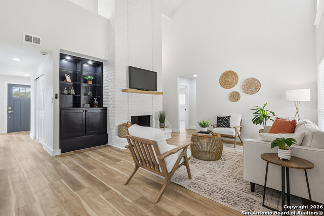 Image 18 of 38 For 15726 Timberway