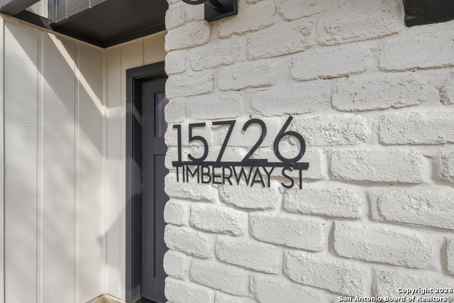 Image 4 of 38 For 15726 Timberway