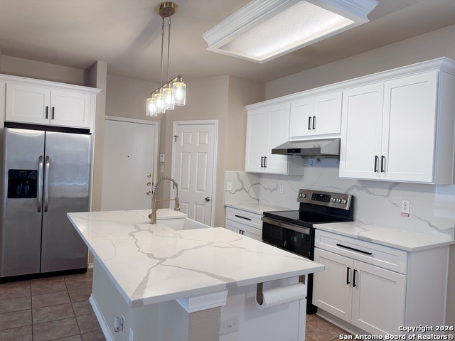 Listing photo id 8 for 6730 Biscay Harbor