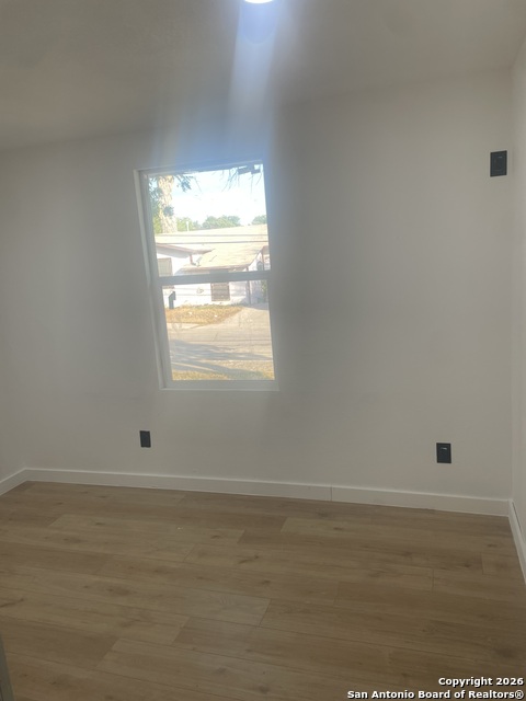 Image 12 of 27 For 3114 Saturn  