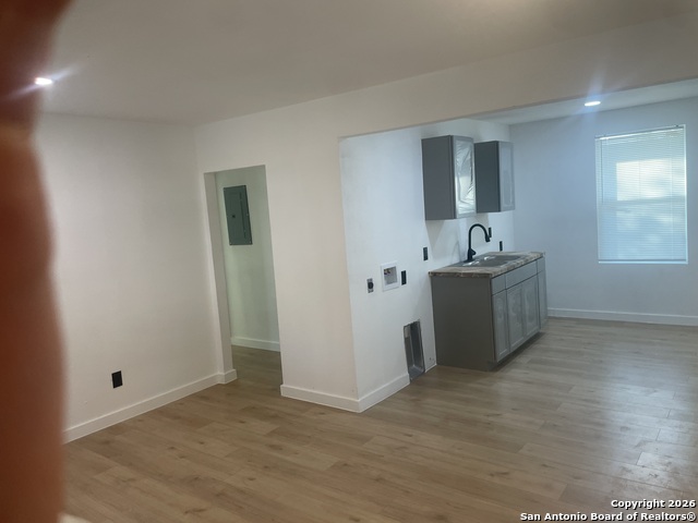 Image 26 of 27 For 3114 Saturn  