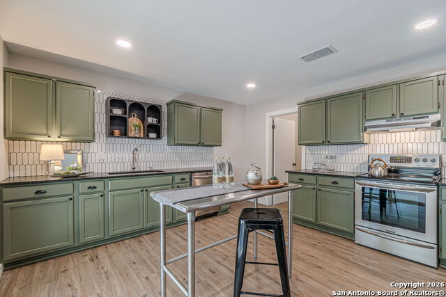 Image 11 of 33 For 1947 Queen Victoria