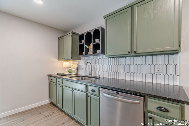 Image 15 of 33 For 1947 Queen Victoria