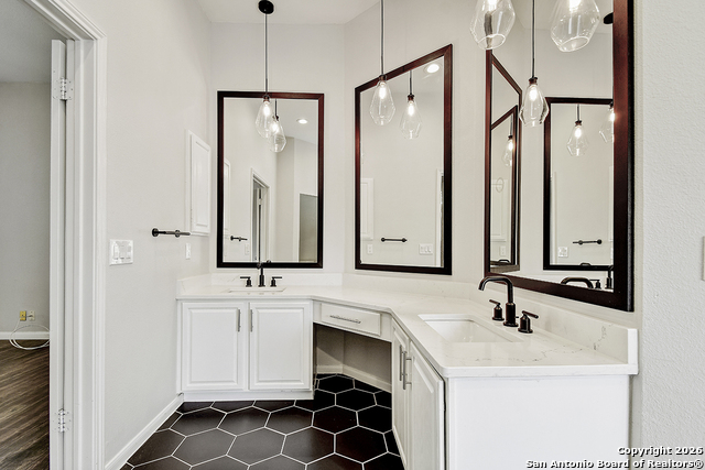 Image 17 of 23 For 6407 Jade  