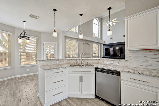 Image 3 of 23 For 6407 Jade  