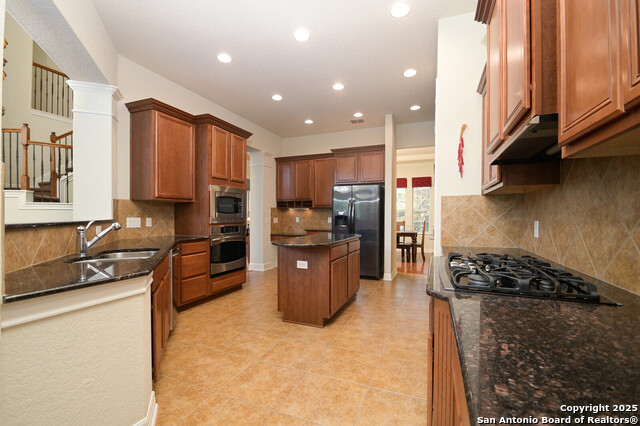 Image 10 of 38 For 4630 Grass Fight