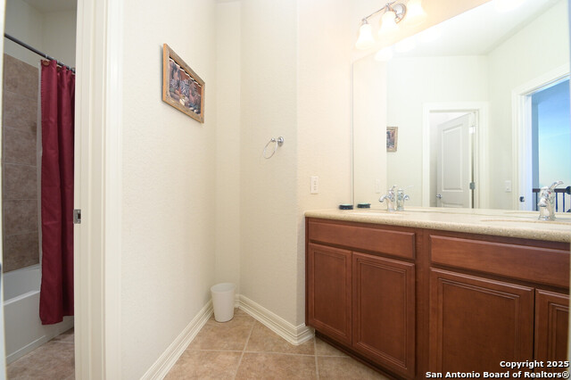 Image 20 of 38 For 4630 Grass Fight