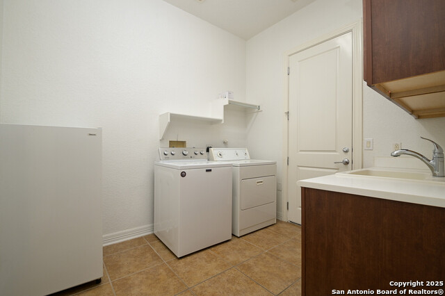 Image 34 of 38 For 4630 Grass Fight