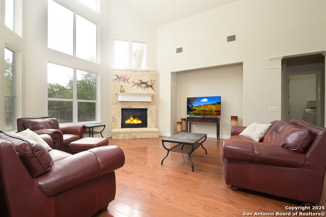 Image 5 of 38 For 4630 Grass Fight